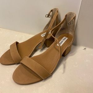 New: 9 W Steve Madden Ireneew Tan Nubuck Heels